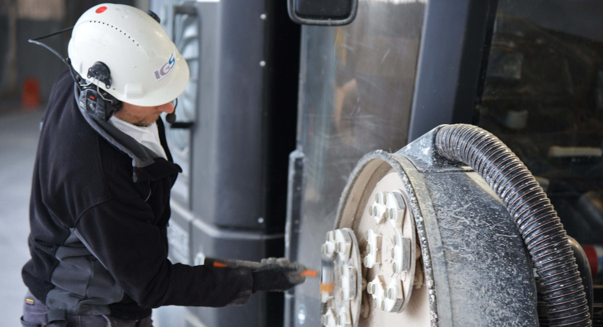 IGS vid betongslipning med industrislipmaskin