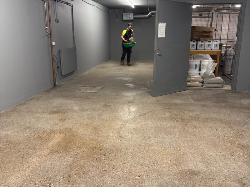 07-mapefloor-epoxigrundning-sand 07-mapefloor-epoxigrundning-sand