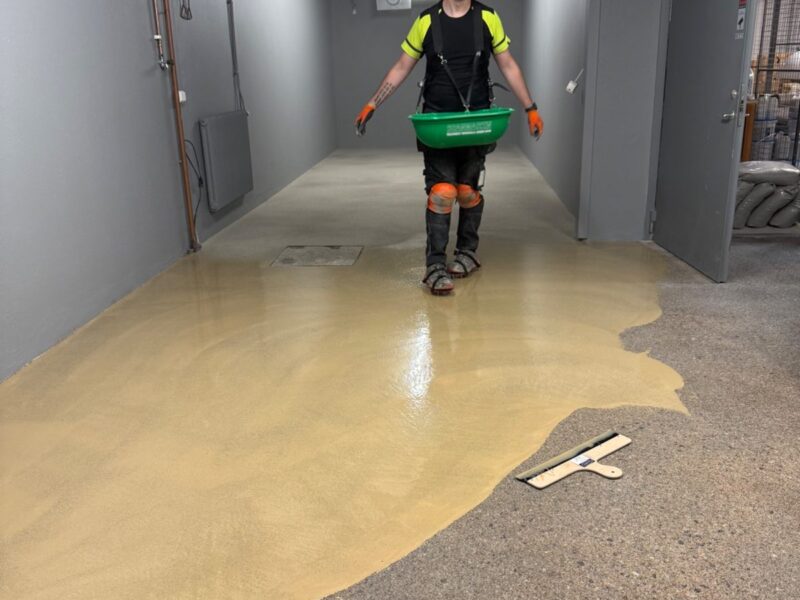 08-mapefloor-polyuretanbelaggning-natursand 08-mapefloor-polyuretanbelaggning-natursand
