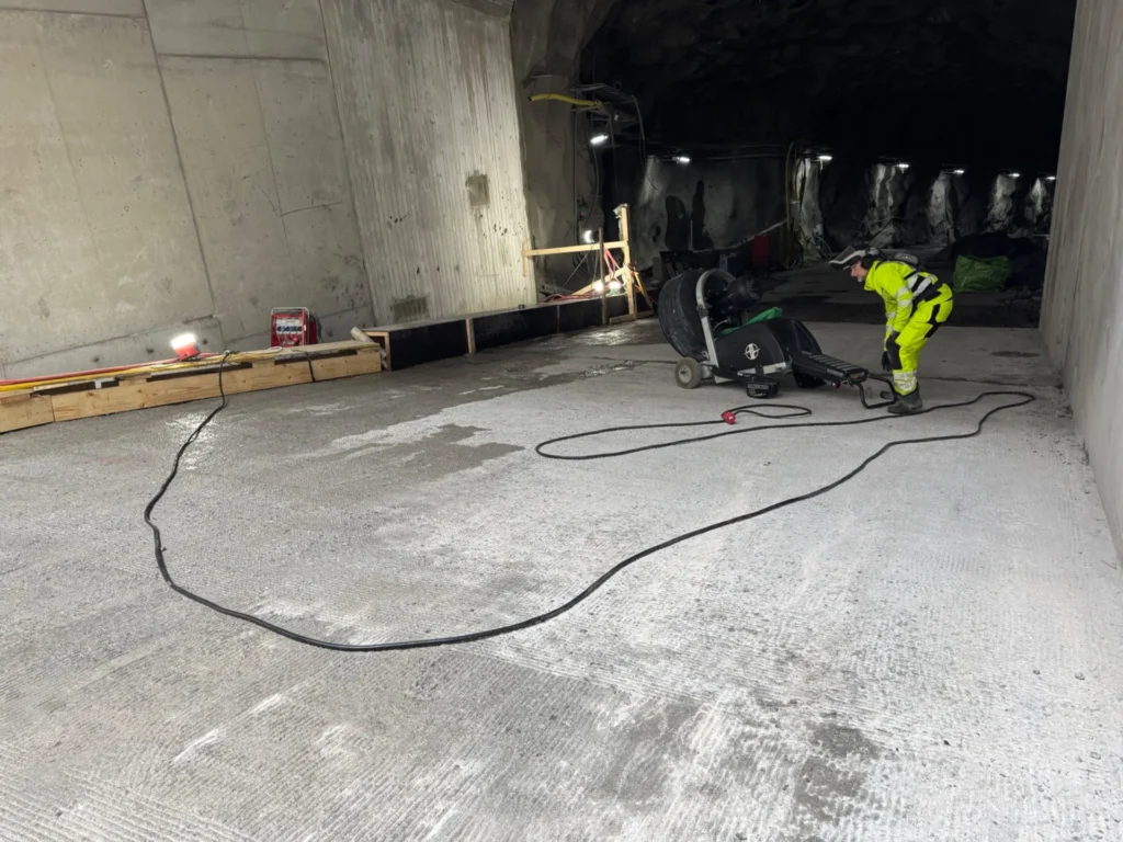 Betongslipning påbörjas i ventilationsschakt vid Förbifart Stockholm