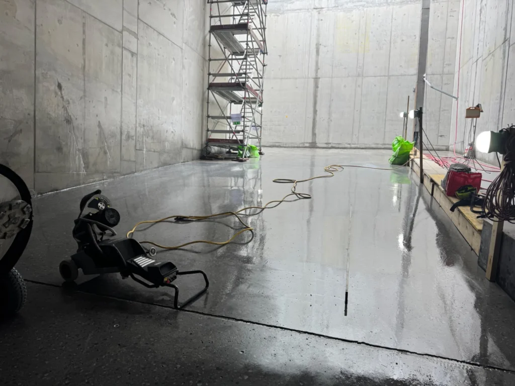 Slipad betongyta i ventilationsschakt vid Förbifart Stockholm