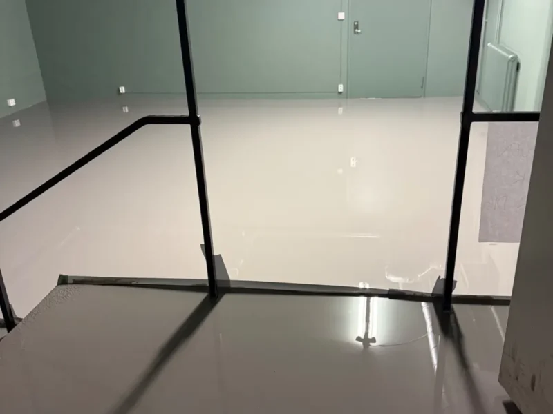 mapefloor-comfort-al-fardigt-golv.webp Färdigt golv med Mapei Mapefloor Comfort AL